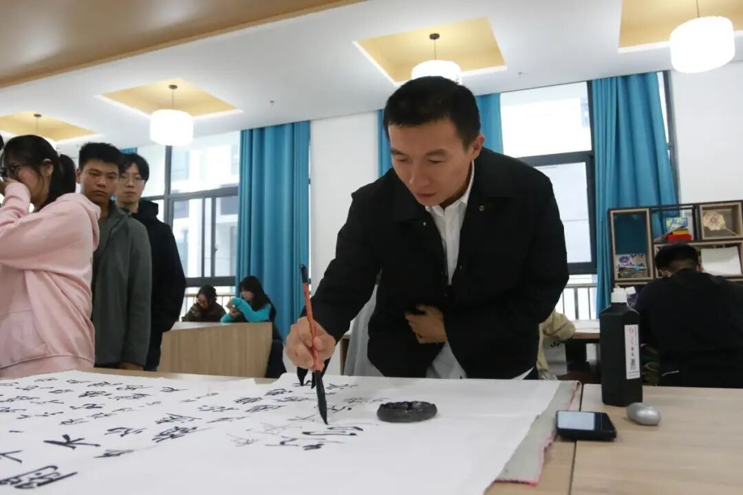 图片12.jpg 图片12.jpg